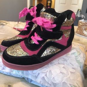 Size 4 hi top glitzy sneaker